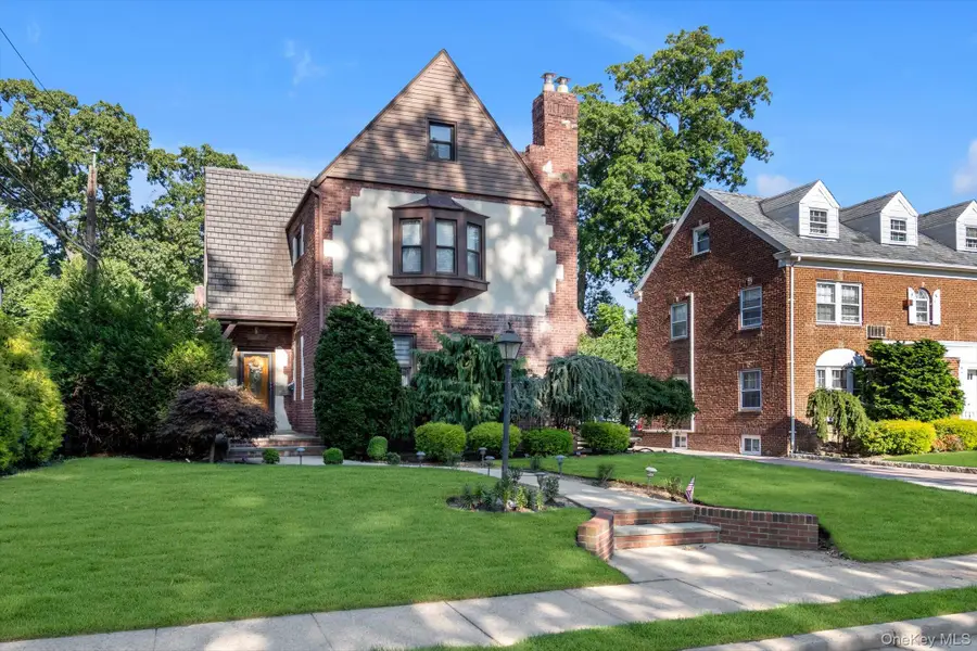 15 Parkwold Drive W, Valley Stream, NY 11580 - #2