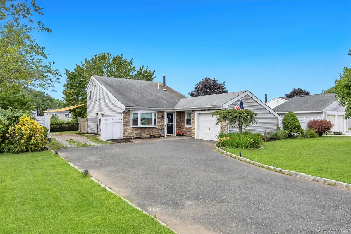 12 Handy Lane, Medford, NY 11763 - #1