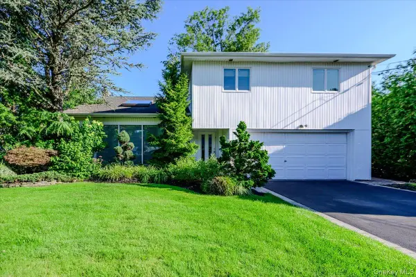 6 Geoffrey Lane, Hewlett, NY 11557