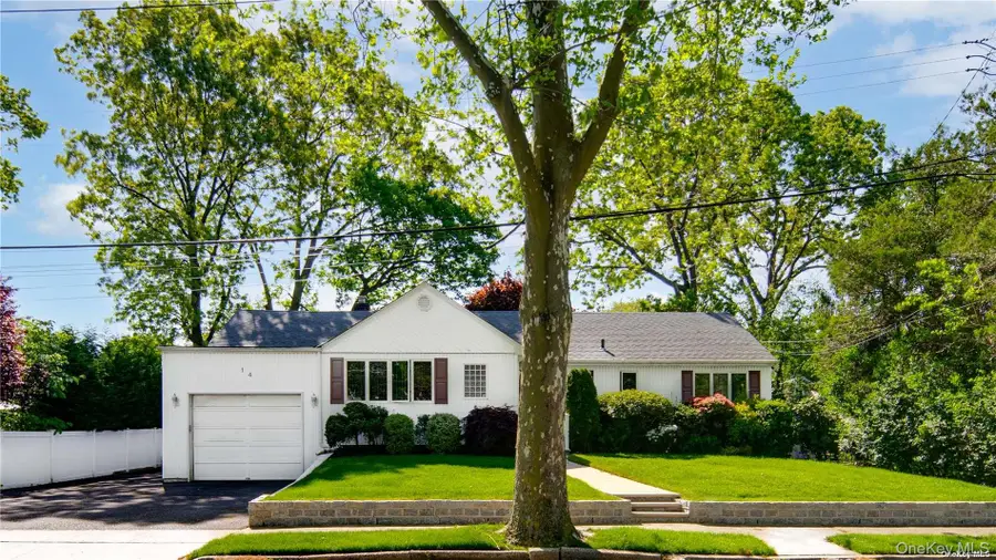 14 Beech Court, Malverne, NY 11565 - #2