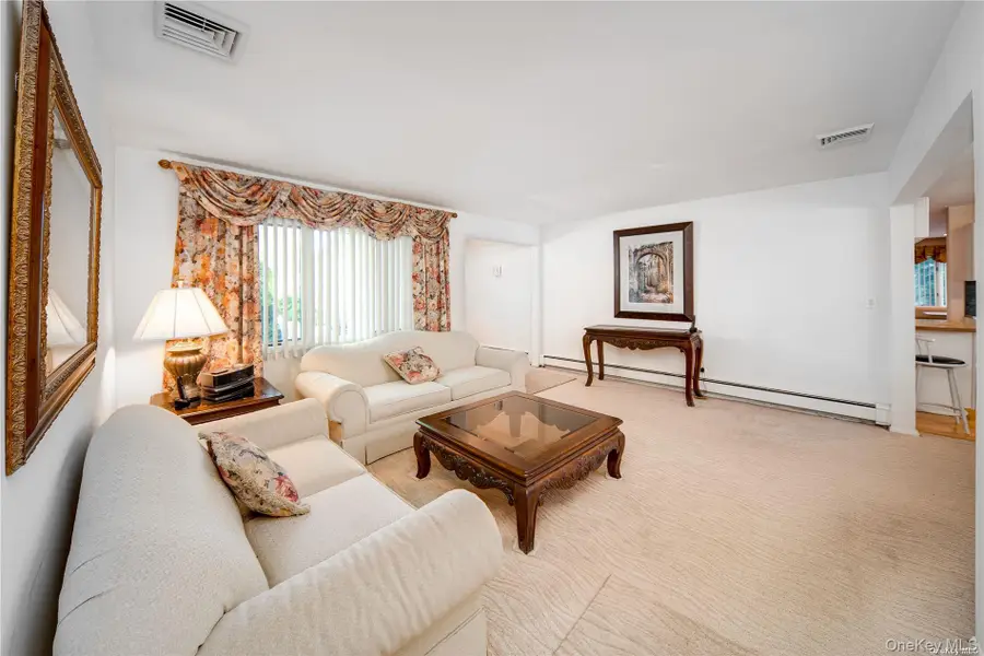 14 Beech Court, Malverne, NY 11565 - #3