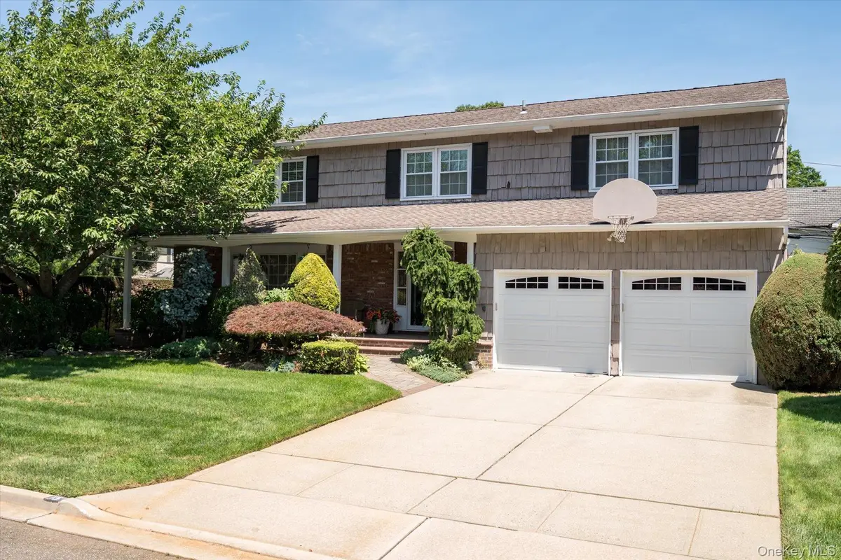 15 Huber Court, Rockville Centre, NY 11570 - #1