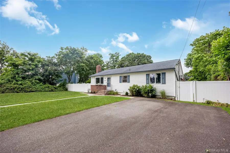 522 Amsterdam Avenue, East Patchogue, NY 11772 - #3