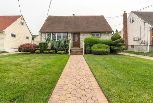 81 Montgomery Avenue, Oceanside, NY 11572