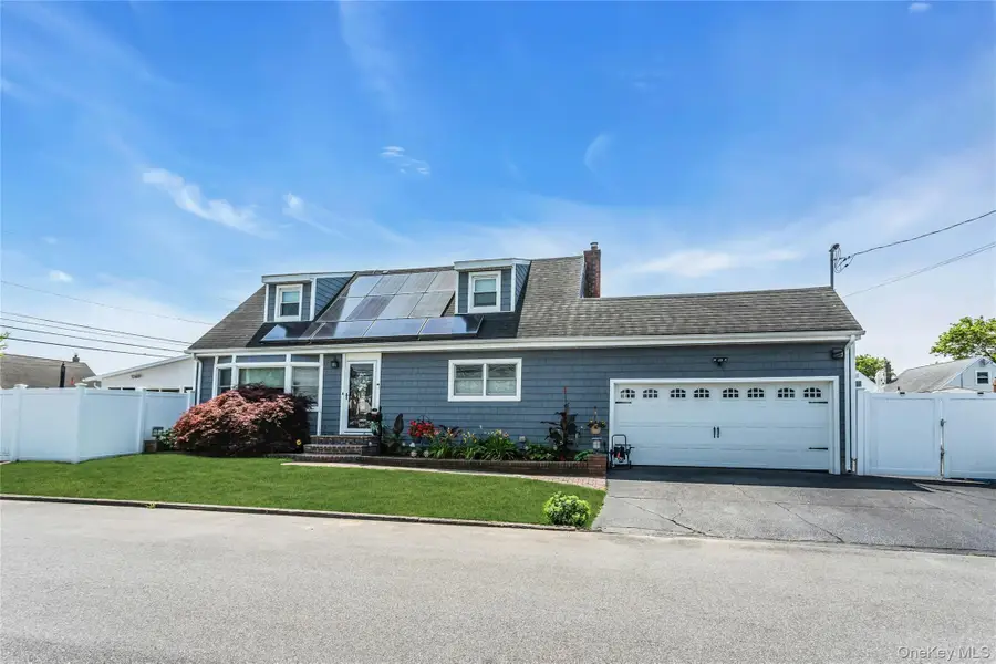 401 Beechmont Avenue, Lindenhurst, NY 11757 - #2