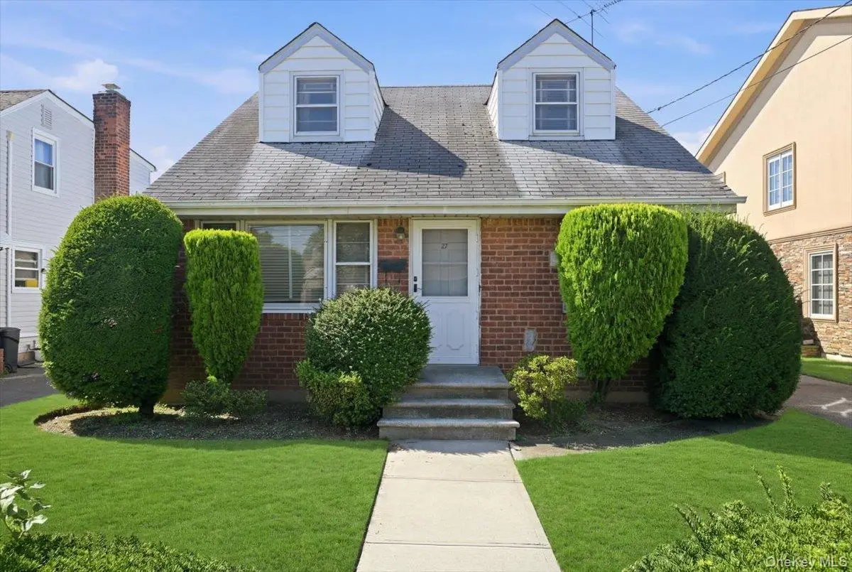 27 Plymouth Avenue, Mineola, NY 11501 - #1