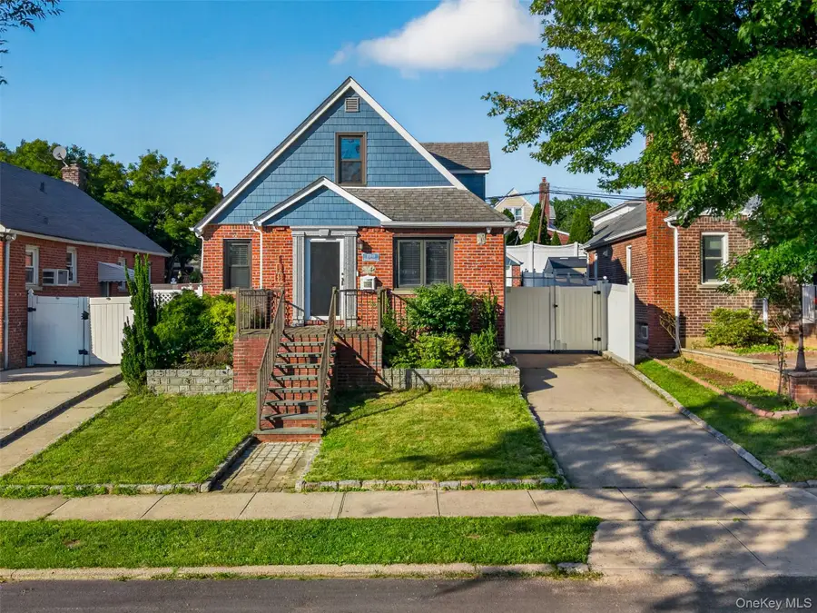 17019 Pidgeon Meadow Road, Fresh Meadows, NY 11365 - #3