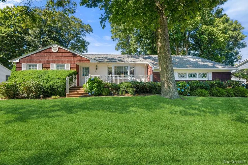 1621 Madison Avenue, West Islip, NY 11795 - #1