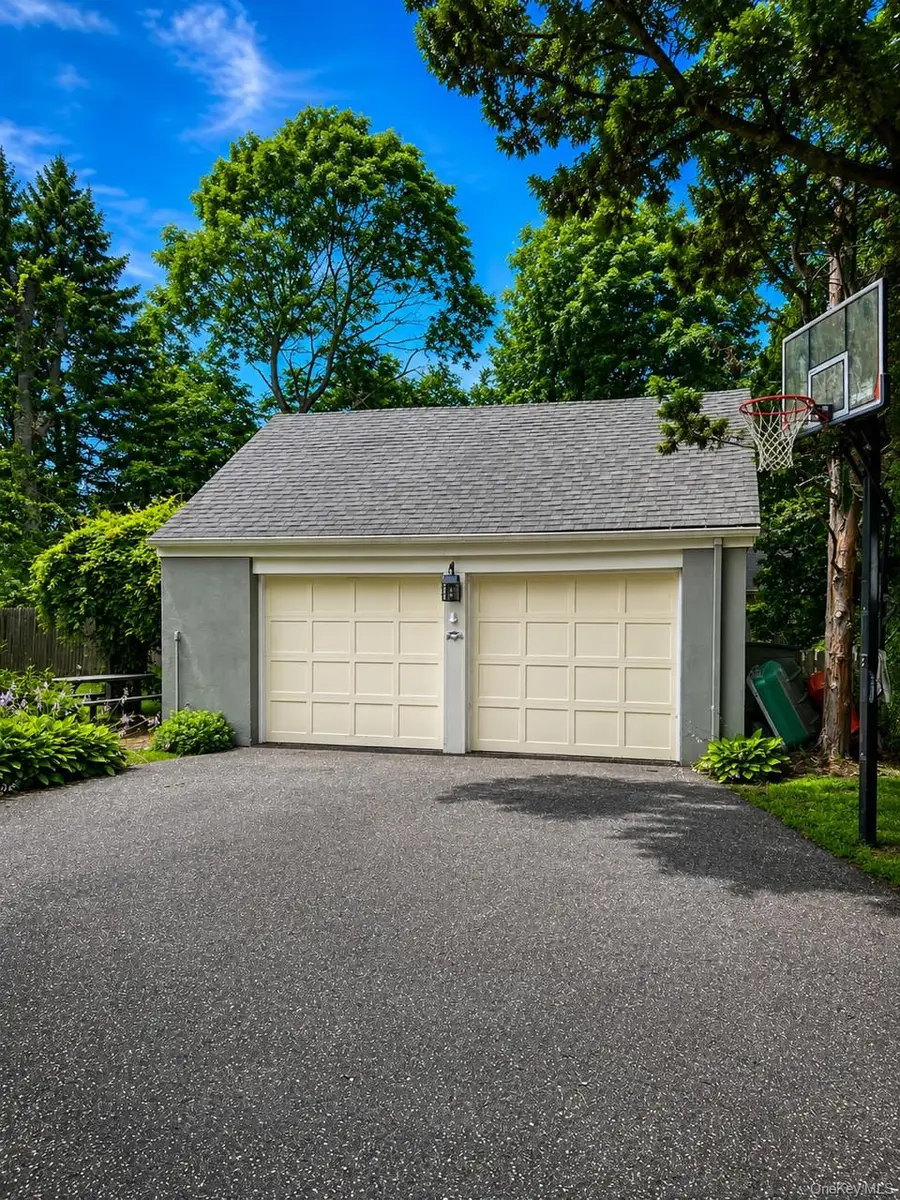 200 Greene Avenue, Sayville, NY 11782 - #3