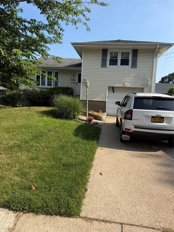172 N Walnut Street, Massapequa, NY 11758