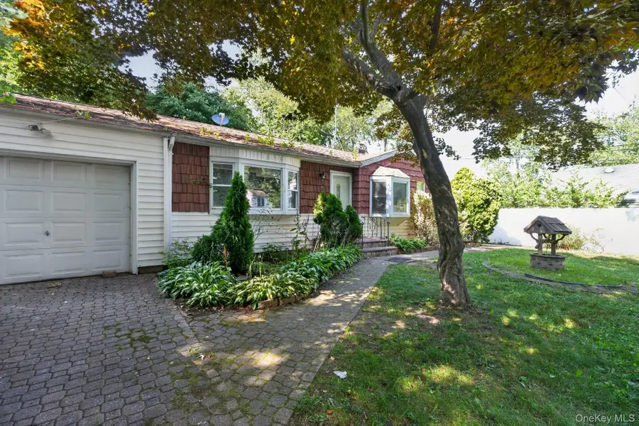 3 Hickory Place, Bay Shore, NY 11706 - #3