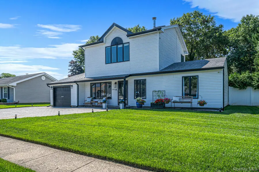 102 Inverness Road, Holbrook, NY 11741 - #3