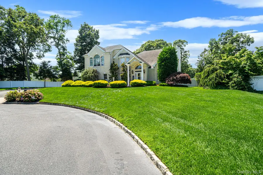 2 Hamilton Place, Lake Grove, NY 11755 - #3