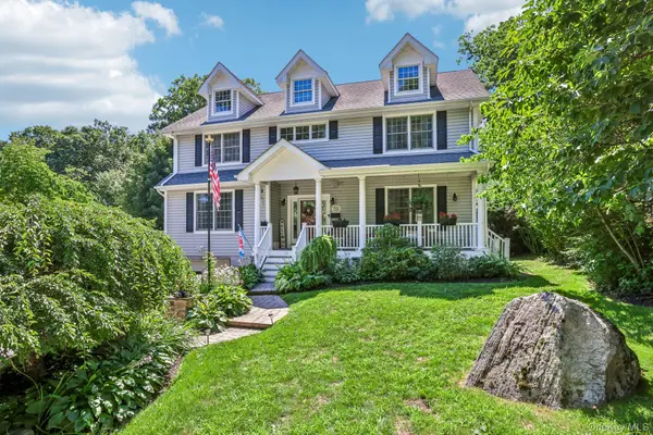 19 Navajo Trail, Sloatsburg, NY 10974