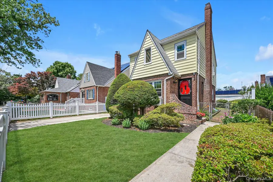 236-11 Seward Avenue, Bellerose Manor, NY 11427 - #2