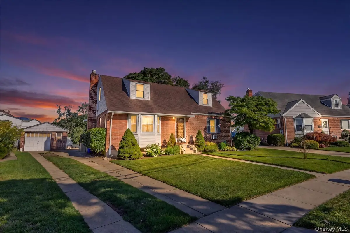 6 Grenville Court, East Rockaway, NY 11518 - #1