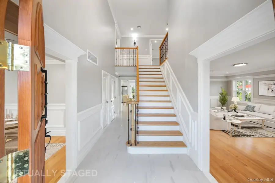 233-25 38 Drive, Douglaston, NY 11363 - #3