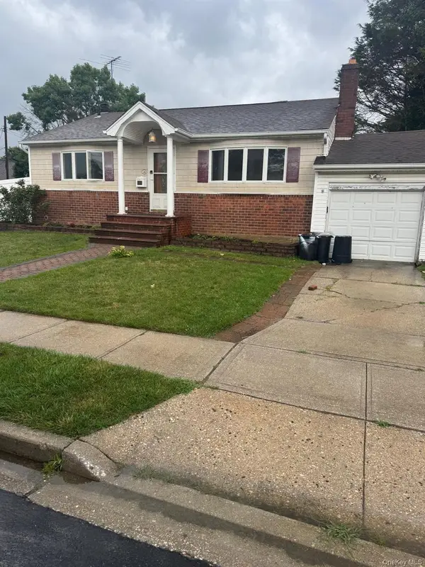 14 Larch Street, Hicksville, NY 11801