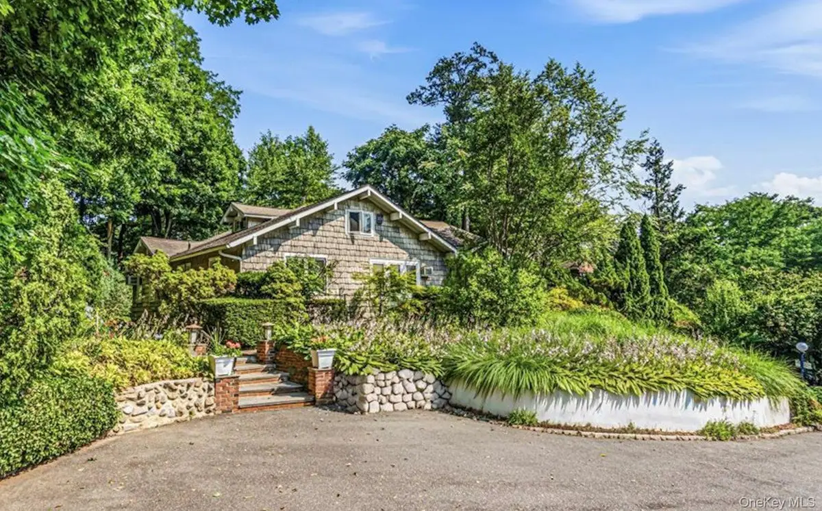 18 Crescent Road, Great Neck, NY 11021 - #1