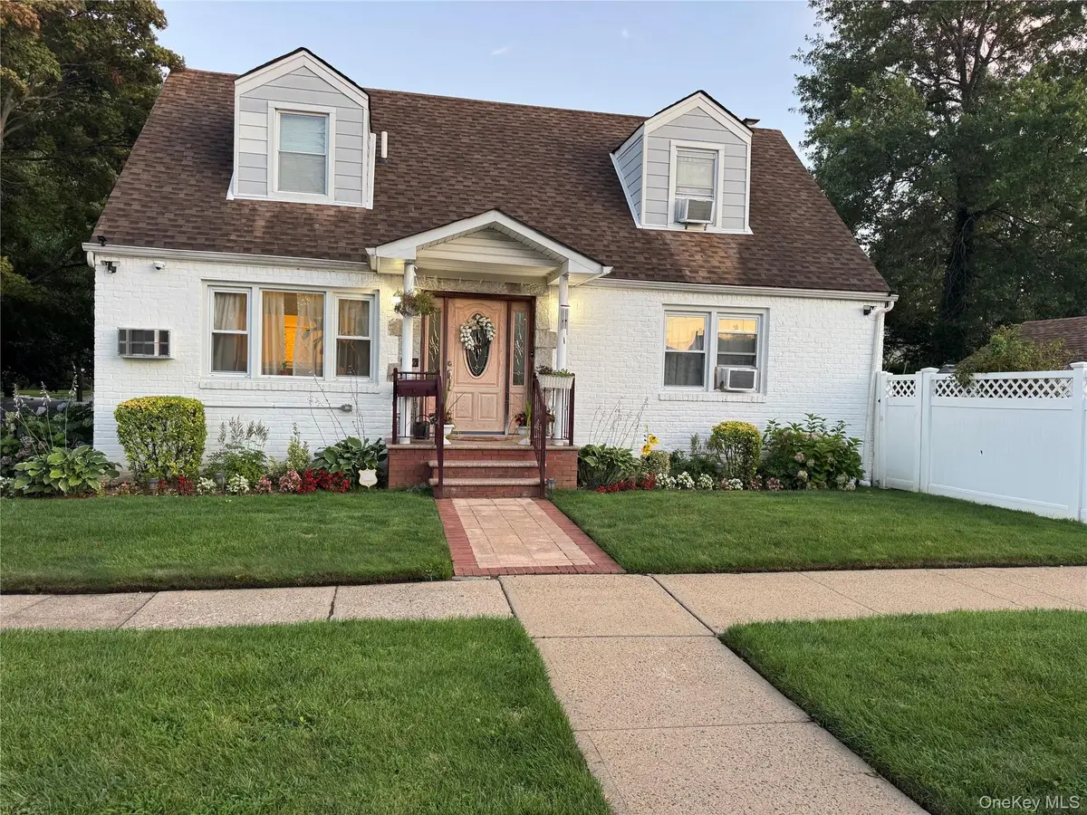 276 85th Avenue, Floral Park, NY 11001 - #1