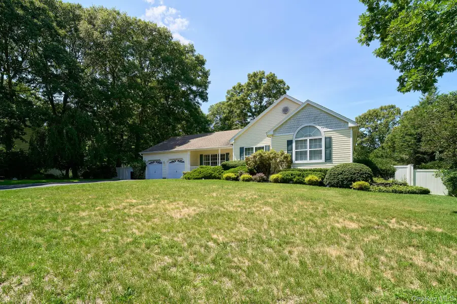 11 Embassy Road, Selden, NY 11784 - #2