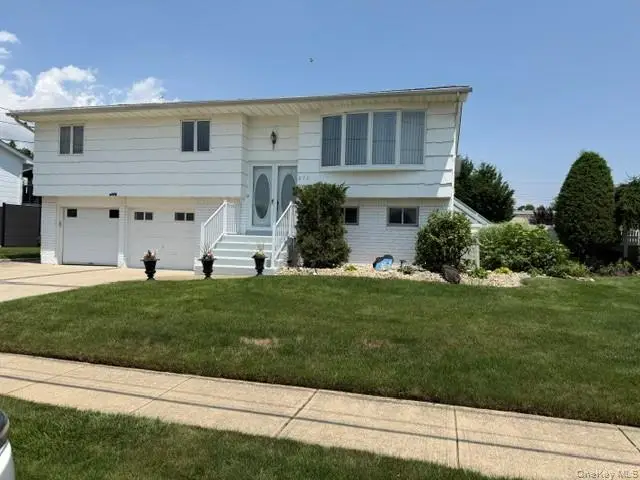 276 N Lewis Avenue, Lindenhurst, NY 11757 - #3