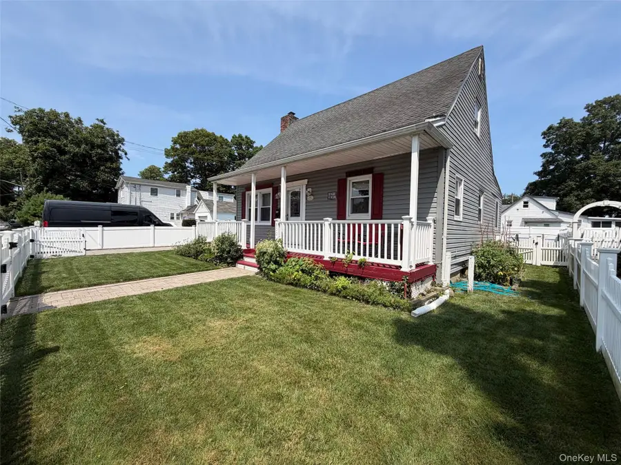 300 Beachview Street, Copiague, NY 11726 - #3
