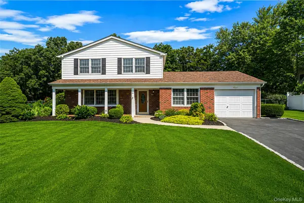 35 Royalston Lane, Centereach, NY 11720