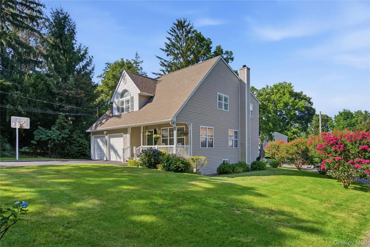 8 Crossman Road, Centerport, NY 11721 - #1