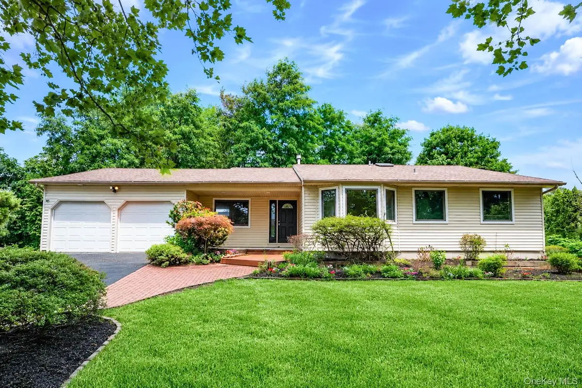 15 Dix Circle, Dix Hills, NY 11746 - #1