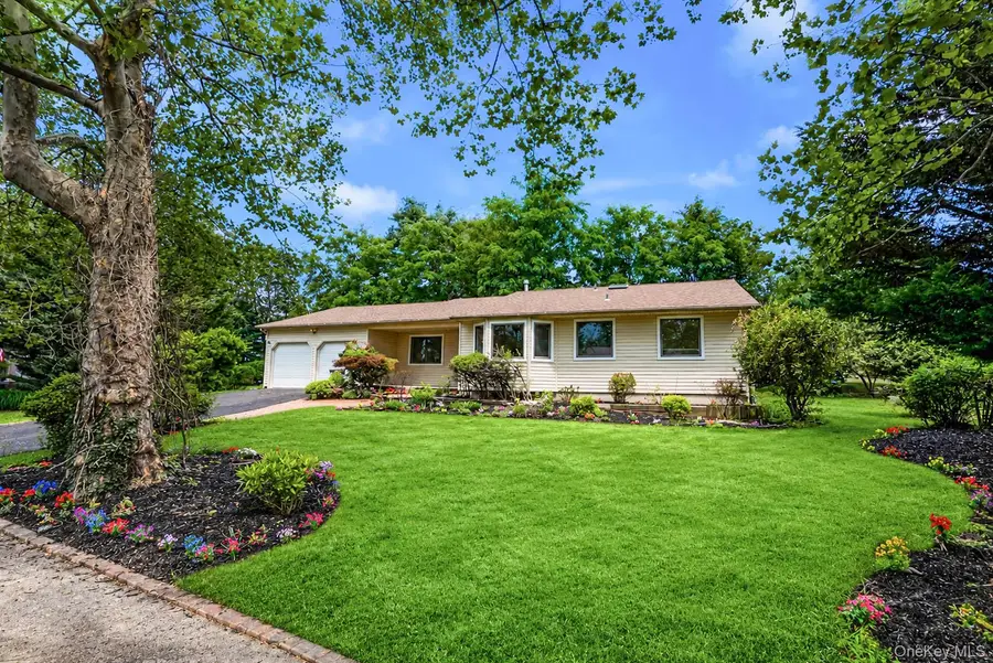 15 Dix Circle, Dix Hills, NY 11746 - #3