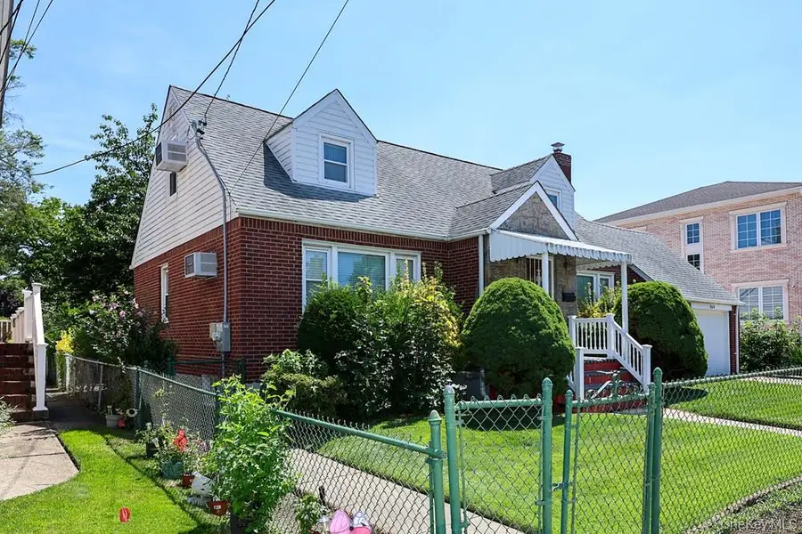560 N 6th Street, New Hyde Park, NY 11040 - #2
