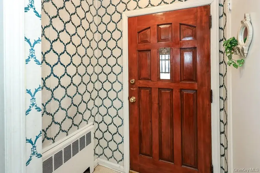 560 N 6th Street, New Hyde Park, NY 11040 - #3
