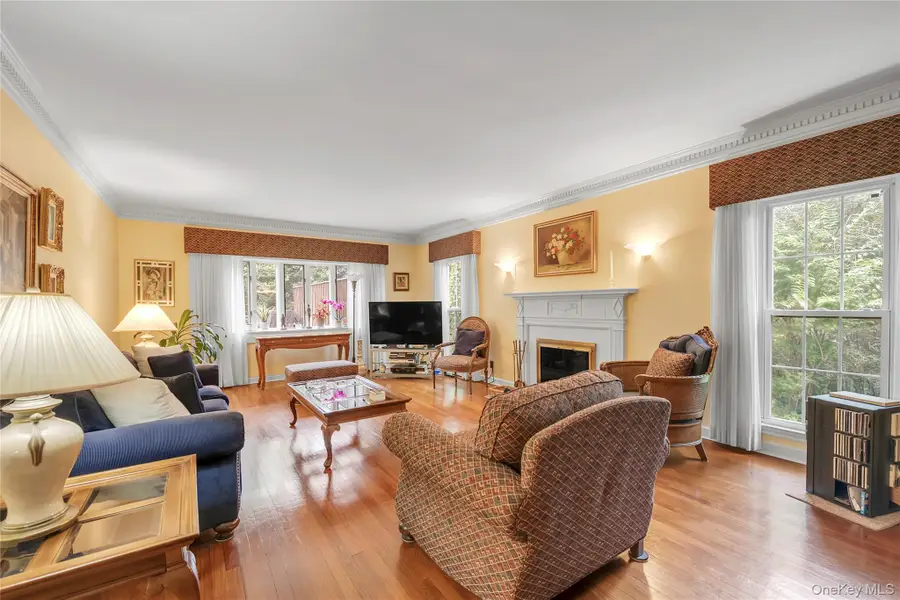 34 Soundview Crest, Manhasset, NY 11030 - #3