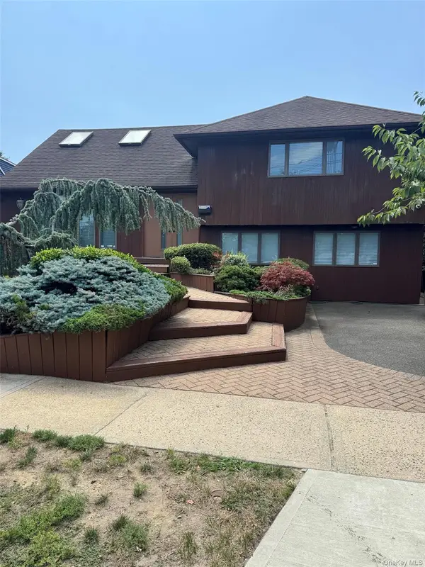 219 Vermont Avenue, Oceanside, NY 11572