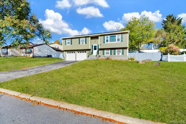 42 Keats Drive, New Windsor, NY 12553