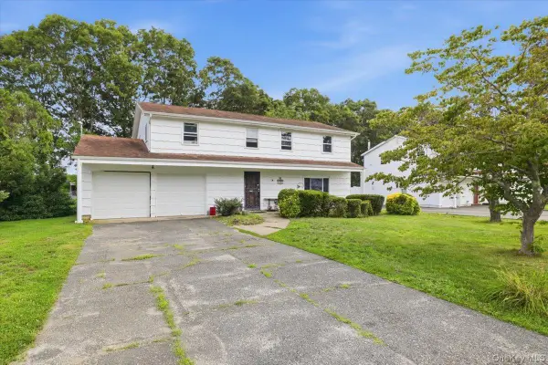38 Appel Drive E, Shirley, NY 11967