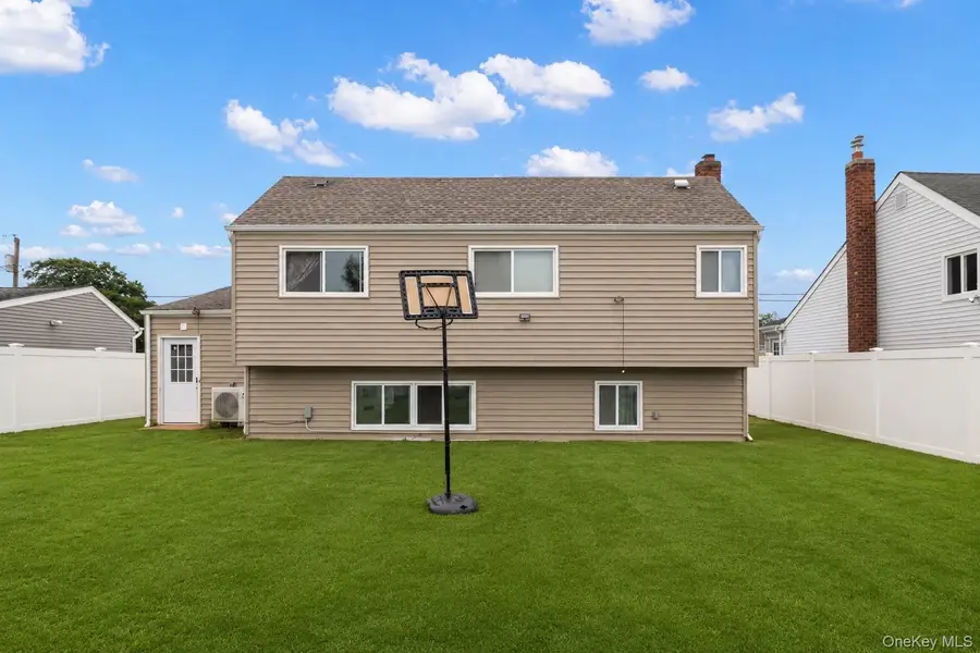 92 W 21st Street, Deer Park, NY 11729 - #3