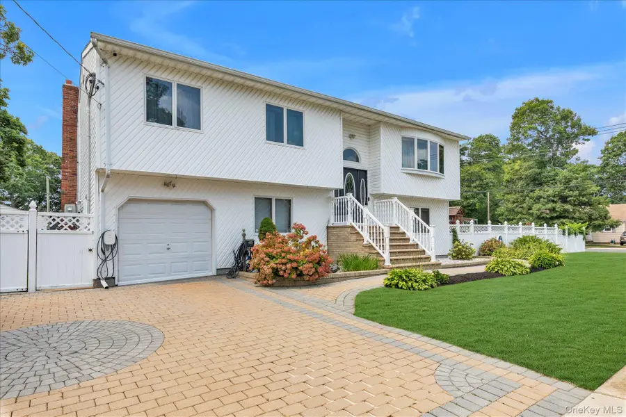 583 N Erie Avenue, Lindenhurst, NY 11757 - #3