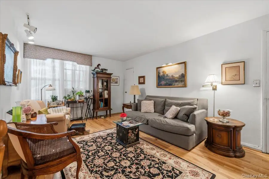 74 Edwards Street #2B, Roslyn Heights, NY 11577 - #3