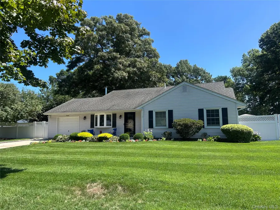 19 Sandpiper Lane, Coram, NY 11727 - #2