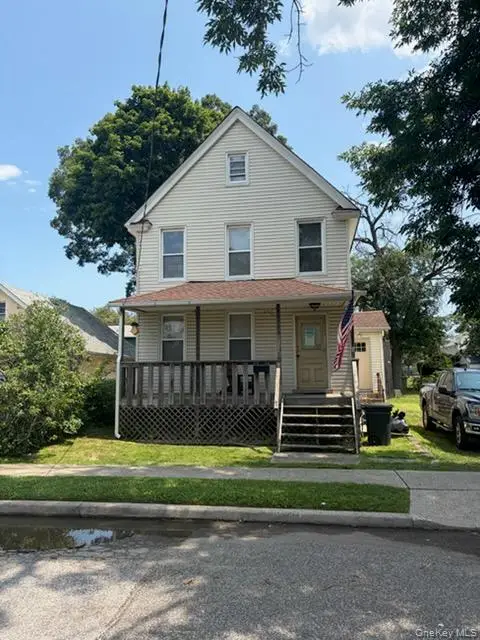 16 Star Place, Freeport, NY 11520