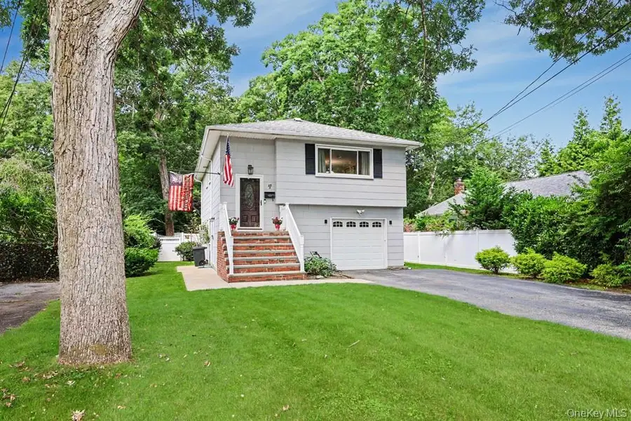 555 N Windsor Avenue, Brightwaters, NY 11718 - #2