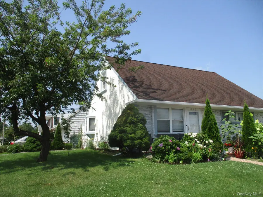 835 Washington Avenue, Westbury, NY 11590 - #2