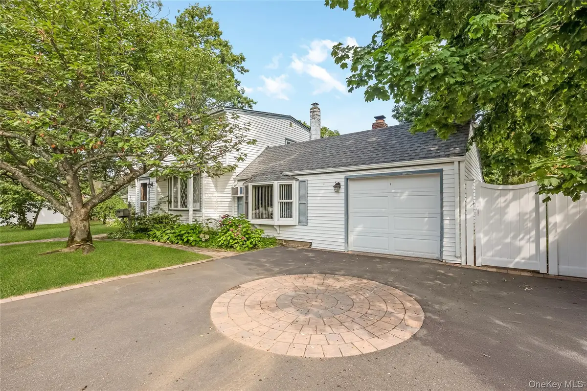 525 Beech Street, North Babylon, NY 11703 - #1