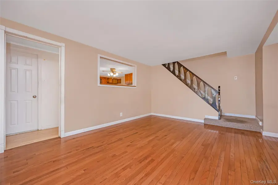 525 Beech Street, North Babylon, NY 11703 - #3