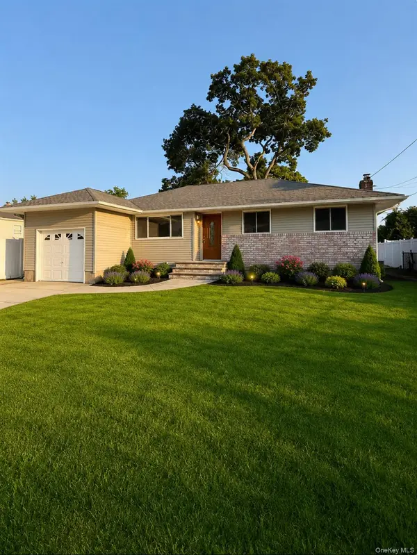 2 5th Avenue, Farmingdale, NY 11735