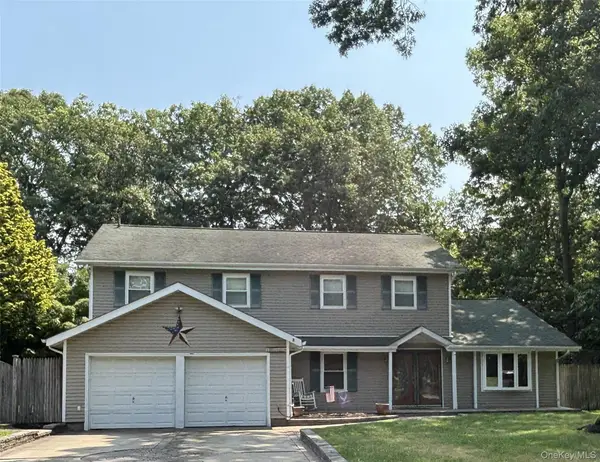 15 Sandy Court, Lake Grove, NY 11755