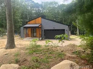 17 Bittersweet Avenue, Hampton Bays, NY 11946