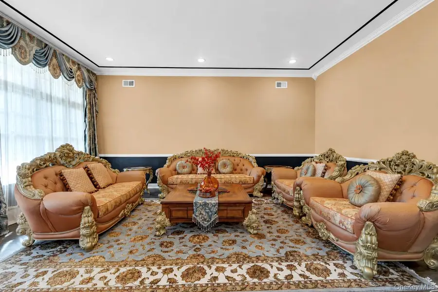 9 Hathaway Lane, Manhasset, NY 11030 - #2